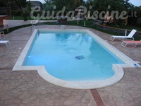 piscina tradizionale con scala romana