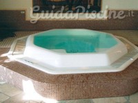 Vasca spa interrata per idromassaggio e relax