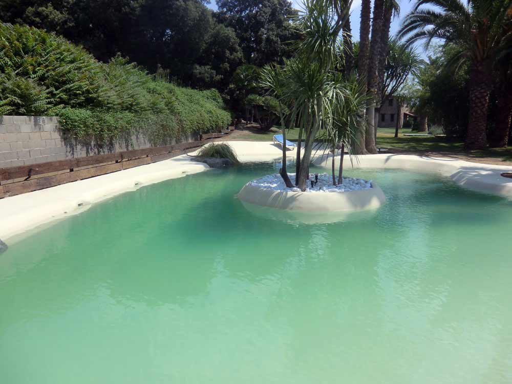 piscina-effetto-spiaggia-tropicale-laghe