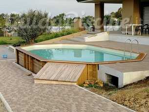 PISCINA CON STRUTTURA IN LEGNO SENZA PERMESSI