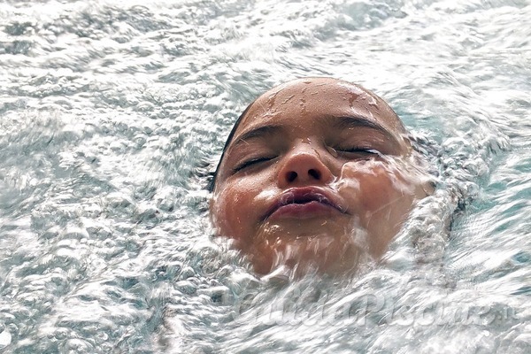 Getti controcorrente: trasforma la tua piscina in uno spazio per allenarti