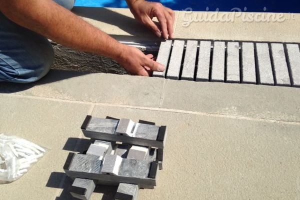 Griglie flessibili in marmo Fonte: PoolStones