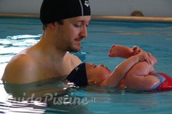 Nuoto neonatale: acquaticità e neonato