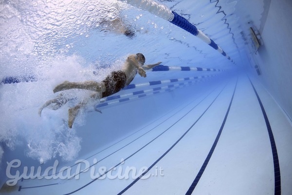 La sostituzione del rivestimento PVC della piscina