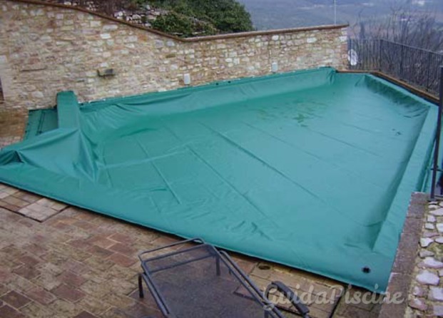 Piscina con coperta