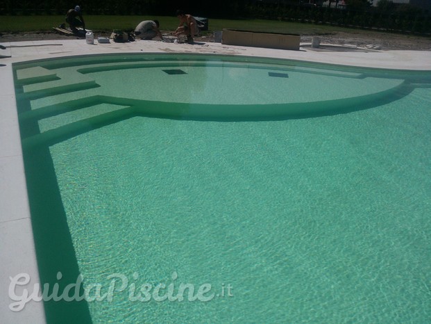 Particolari di una piscina privata.
