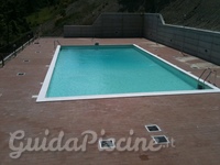 Piscina in ca a sfioro