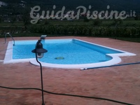 Piscina in ca a sfioro