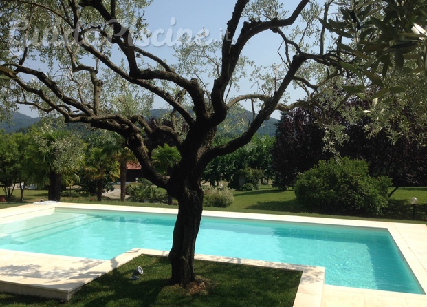 Piscina a skimmer e natura