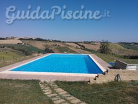 Piscina rettangolare con liner chiaro