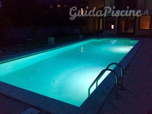 Piscina Acqua SPA illuminata