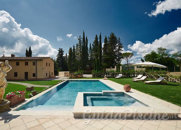 Piscina in cemento armato a tracimazione infinity