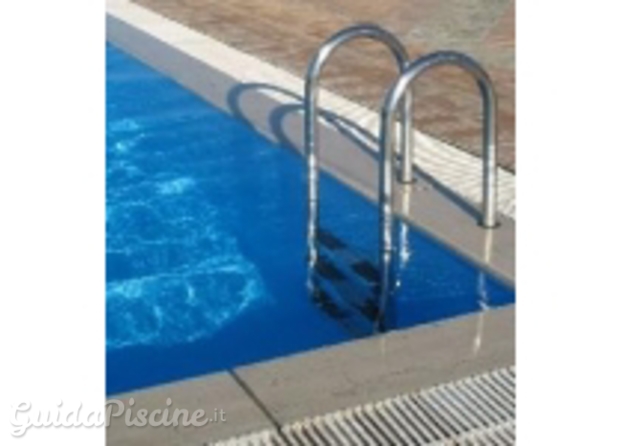 Piscina con scaletta