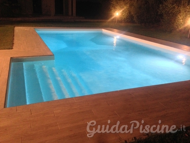 Piscina di notte