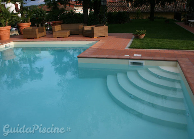 Piscina con scala