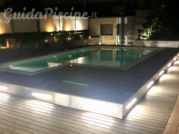 piscina interrata con area relax idromassaggio