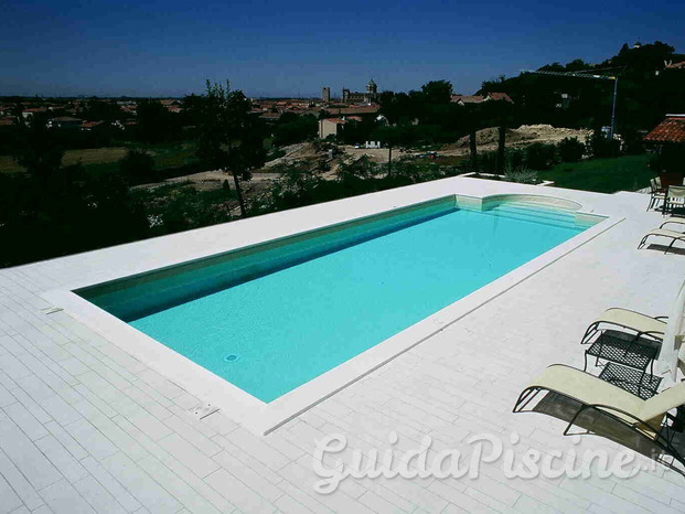 Piscina a skimmers