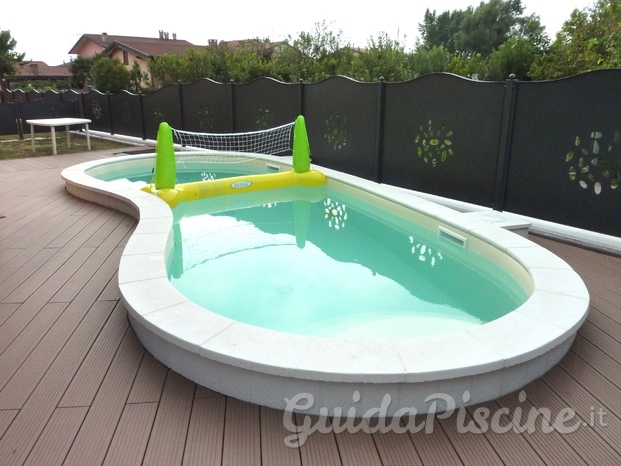 Piscina a skimmers