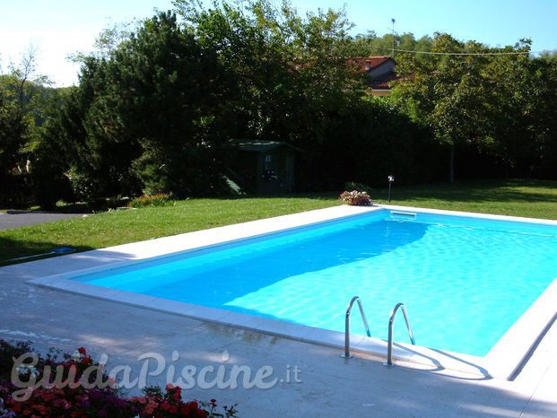 Piscina a skimmers