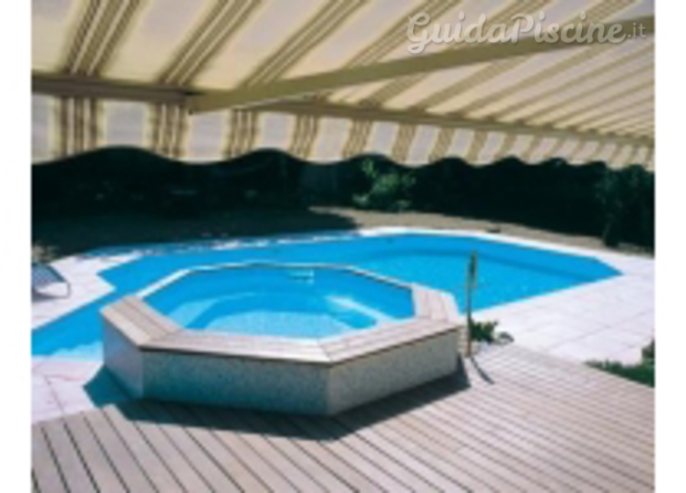 Piscina con jacuzzi