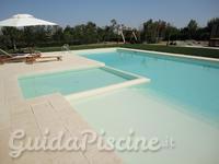 Piscina a skimmers