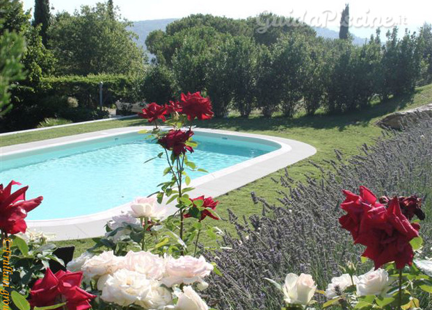 Giardino con piscina a Firenze (FI)