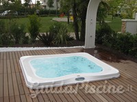 Jacuzzi Profile