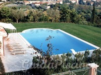 Piscina skimmer con scala in muratura