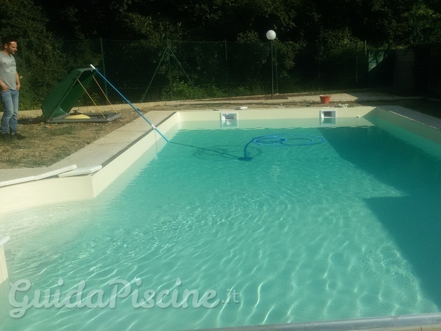 Piscina in pannelli d'acciaio