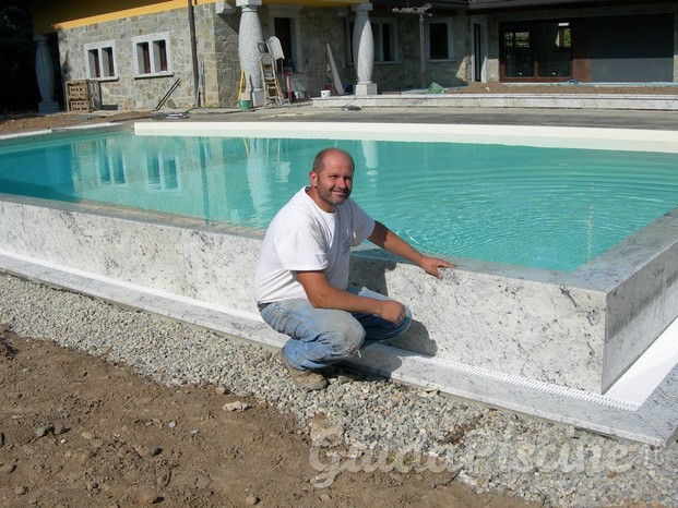 Piscina in cantiere