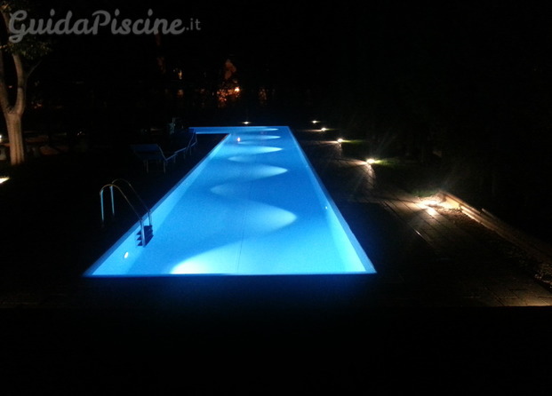 Piscina di notte