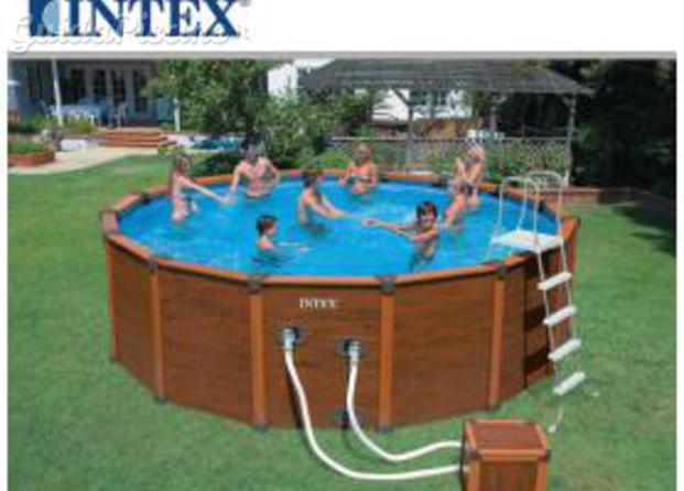 Piscina con scaletta