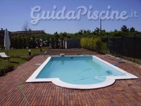 Piscina Interrata con pavimento in legno