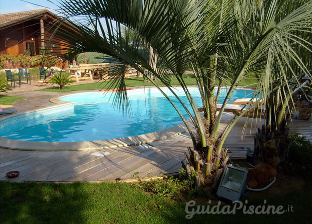 piscina con teak