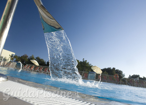 Gioco d'acqua a bordo piscina