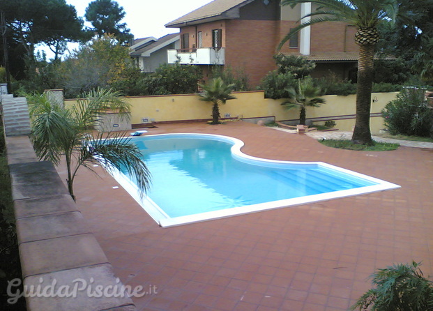 Piscina 6x12 bordo a sfioro  parziale