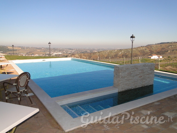 Piscina a Skimmer con cascata