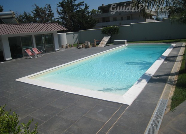 Piscina a skimmer