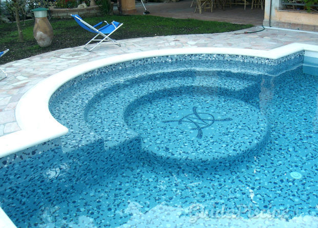 Piscina in mosaico