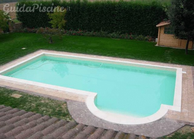 Piscina con scala Romana